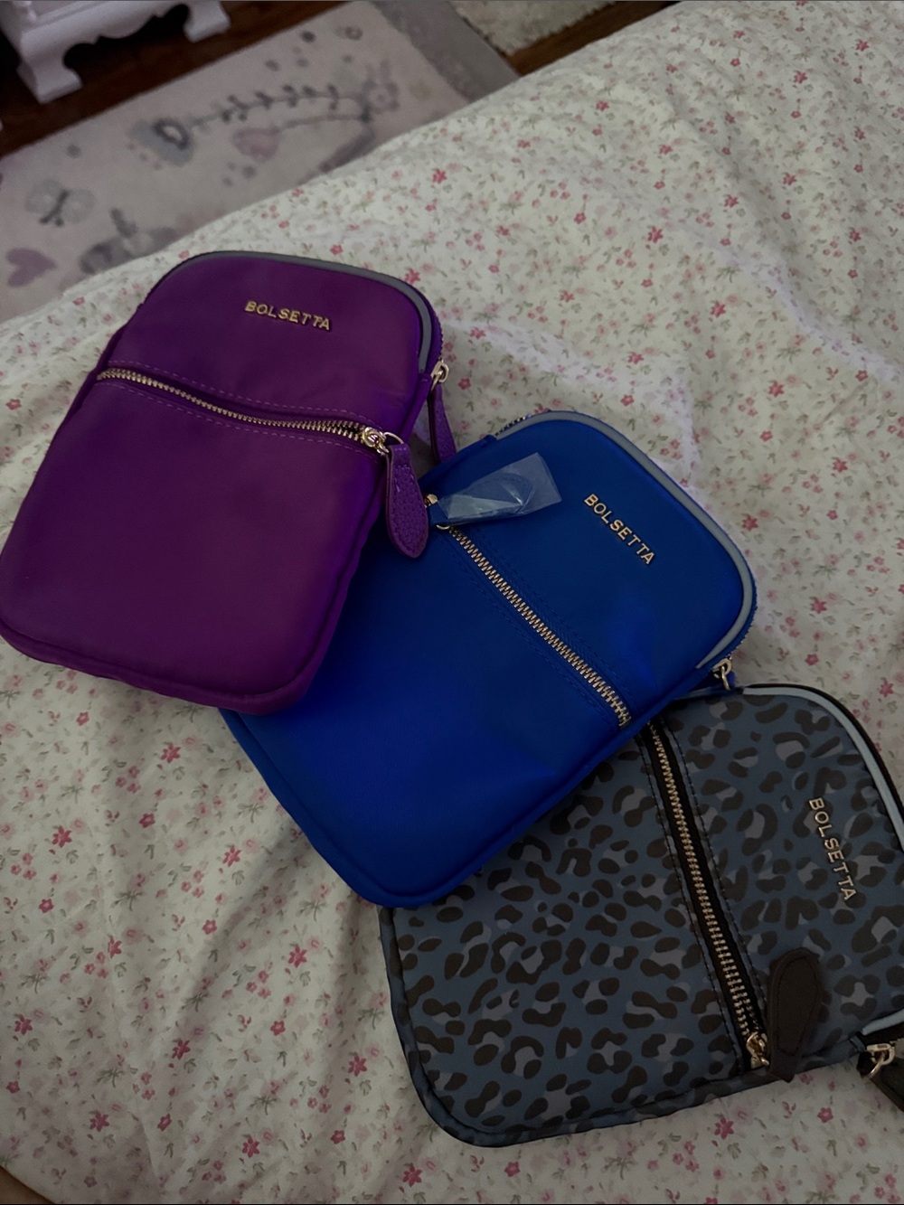Bolsetta RFID Blocking Magnetic Phone Pouch
Accessory
Purple, Leopard, Blue